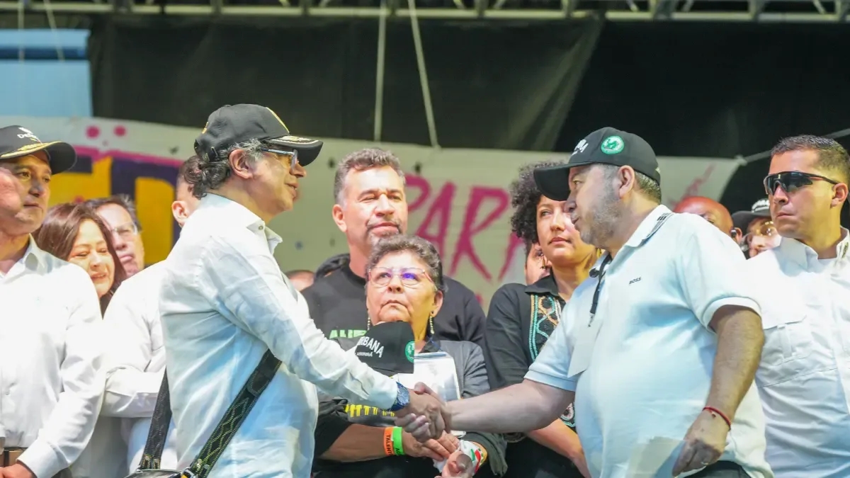 How did Medellín's gang leaders go from jail cells to sharing the stage with President Petro?