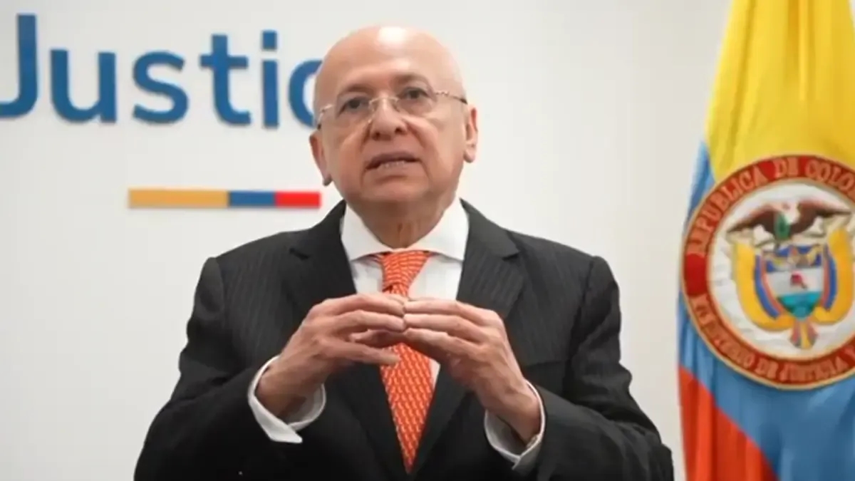 O Ministro da Justiça dirigiu-se à Assembleia Constituinte: "Em março do ano que vem, todos poderão votar sim ou não."