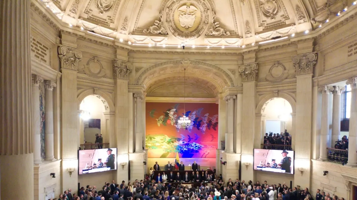 Het ongemakkelijke bezoek van de Hoge Raad aan het Congres, de toekomst van de campagne van het Democratisch Centrum en de ergernissen van het Historisch Pact / In het geheim