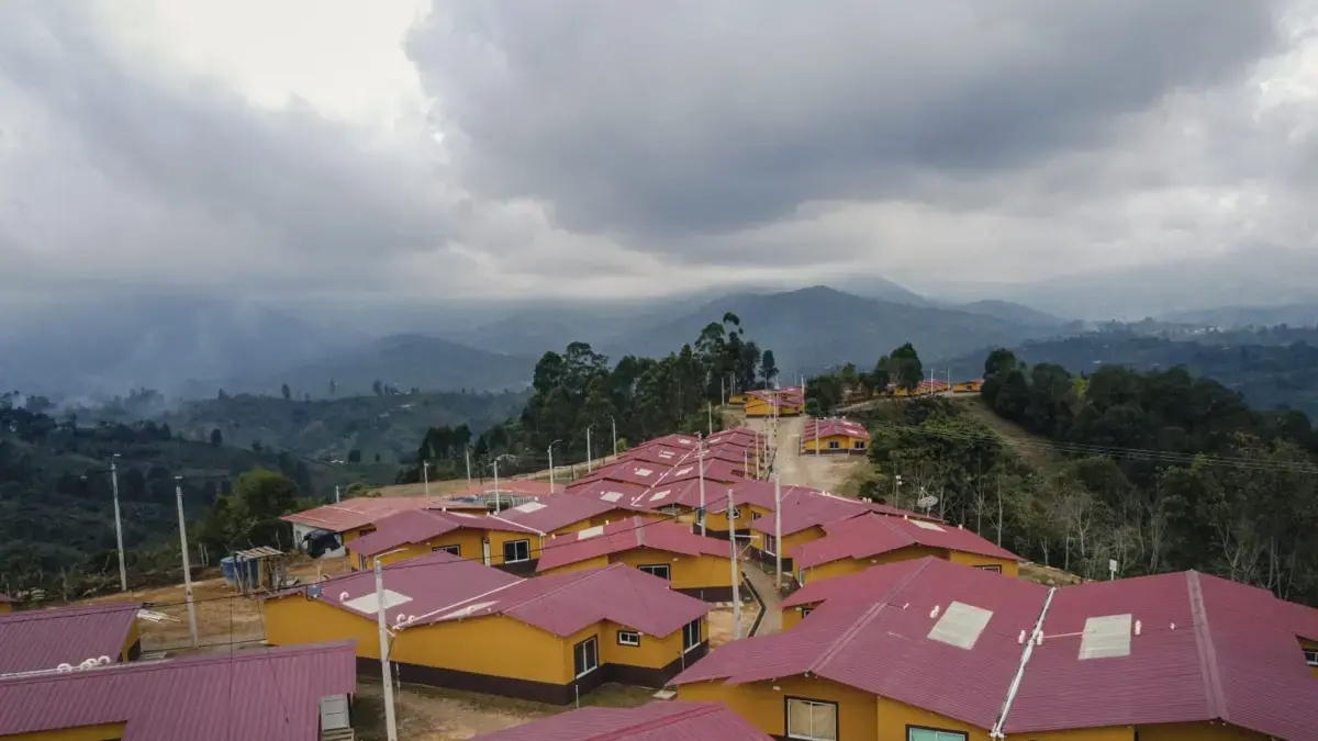 O governo entrega 140 casas aos signatários da paz em Caldono como parte do Programa de Reintegração Abrangente.