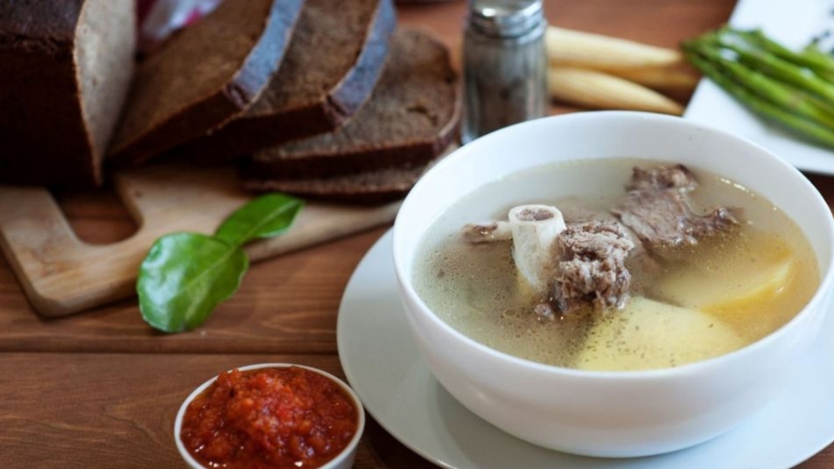 Brodo di agnello al collagene: una ricetta per una pelle soda e sana senza creme
