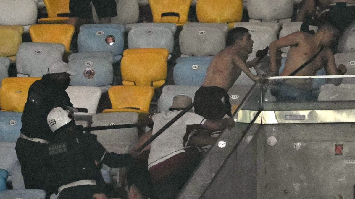 La violence a de nouveau été au centre de la Copa Sudamericana : les supporters de Lanús se sont affrontés à la police au Maracaná, vidéo