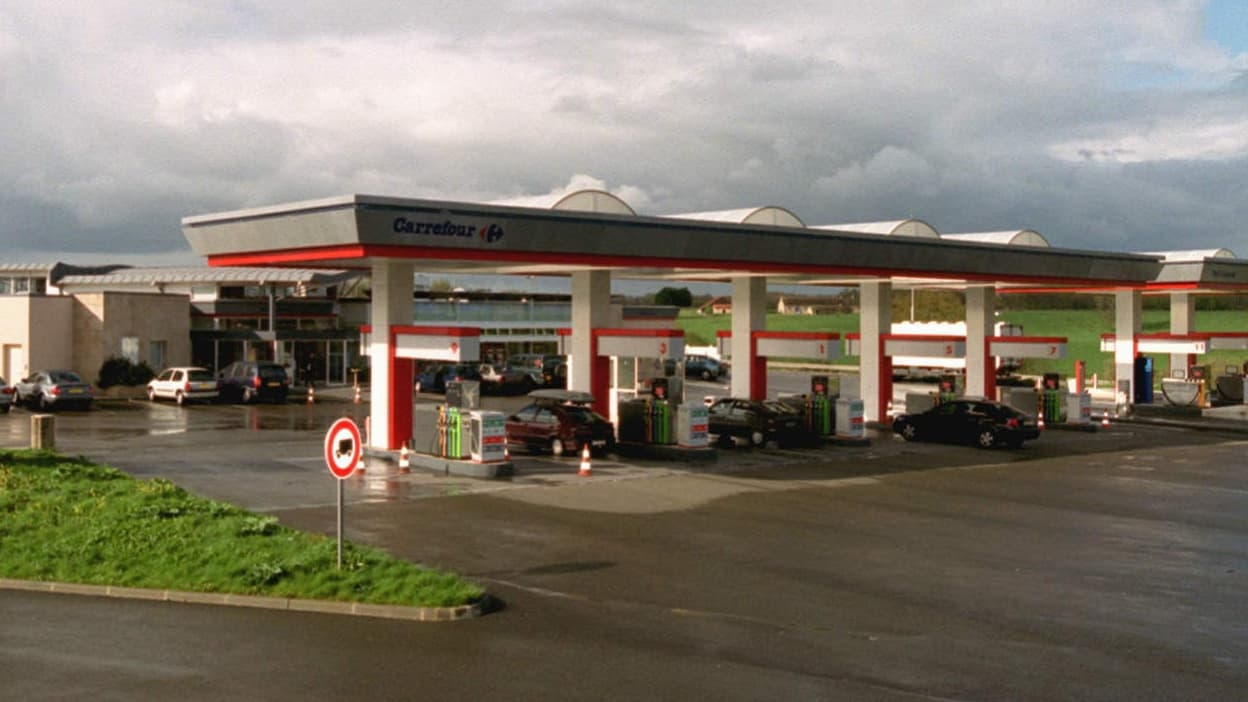 Irish-style scam, rearview mirror scam... watch out for scams at motorway service stations