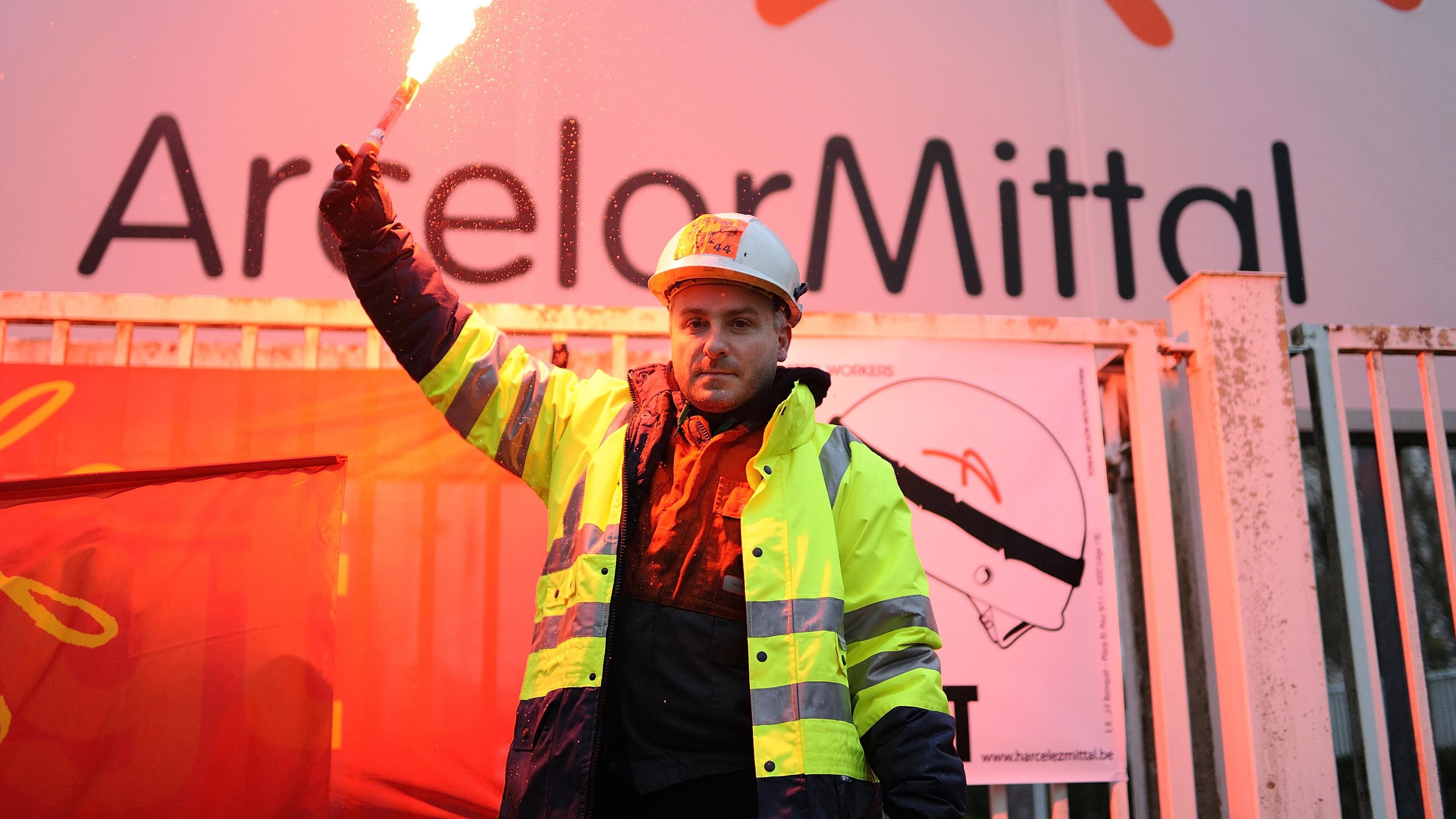 ArcelorMittal bekräftigt seine „Absicht“, 1,2 Milliarden Euro in Dünkirchen zu investieren, hält aber an seinem Sozialplan fest