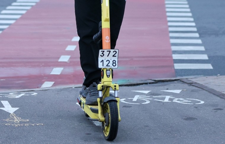 La Duma Estatal pide introducir restricciones de edad para los patinetes eléctricos