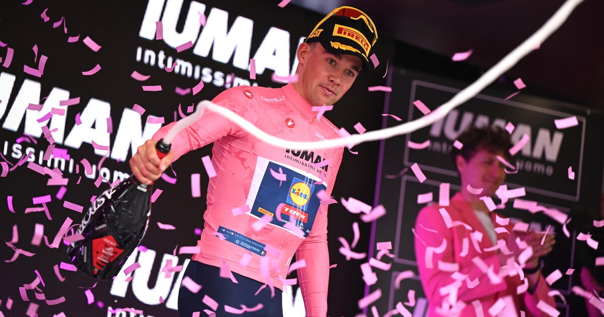 Mads Pedersen sait toujours rougir. Le Danois a remporté la 1ère étape du Giro