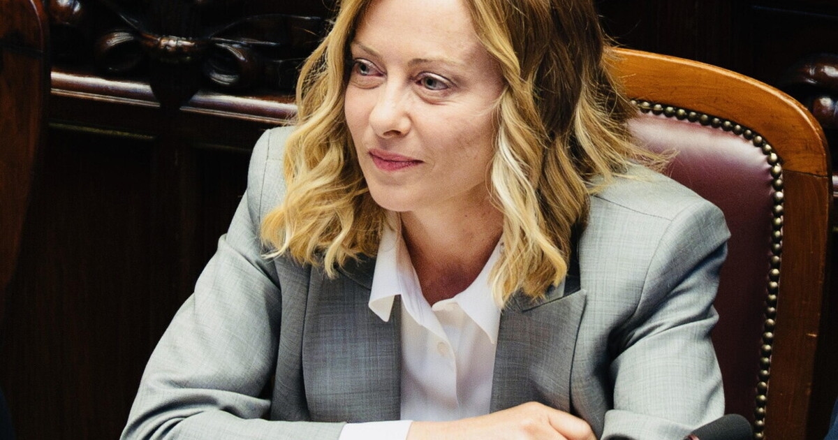 Meloni lo toma, pero arremete contra Schlein. Mientras tanto, el Gobierno está bloqueado en los puertos: se salta la ley Spinelli que quería Salvini