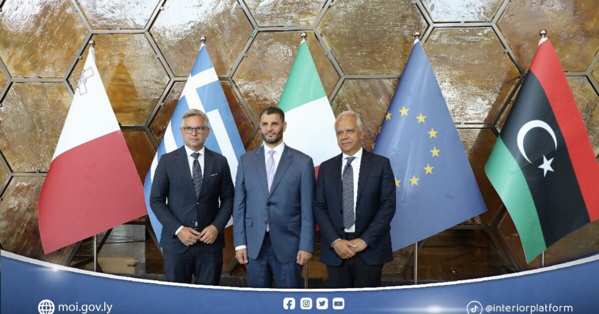 Piantedosi et le commissaire européen Brunner arrêtés à l'aéroport de Benghazi
