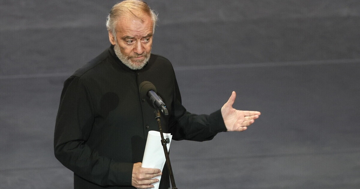 Russian conductor Gergiev's concert at the Royal Palace of Caserta has been canceled.