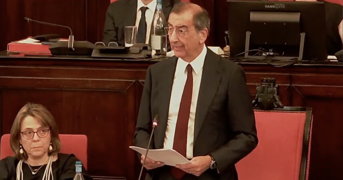 Assedio a Sala. La difesa del sindaco: "Le mie mani sono pulite". Si dimette l'assessore Tancredi