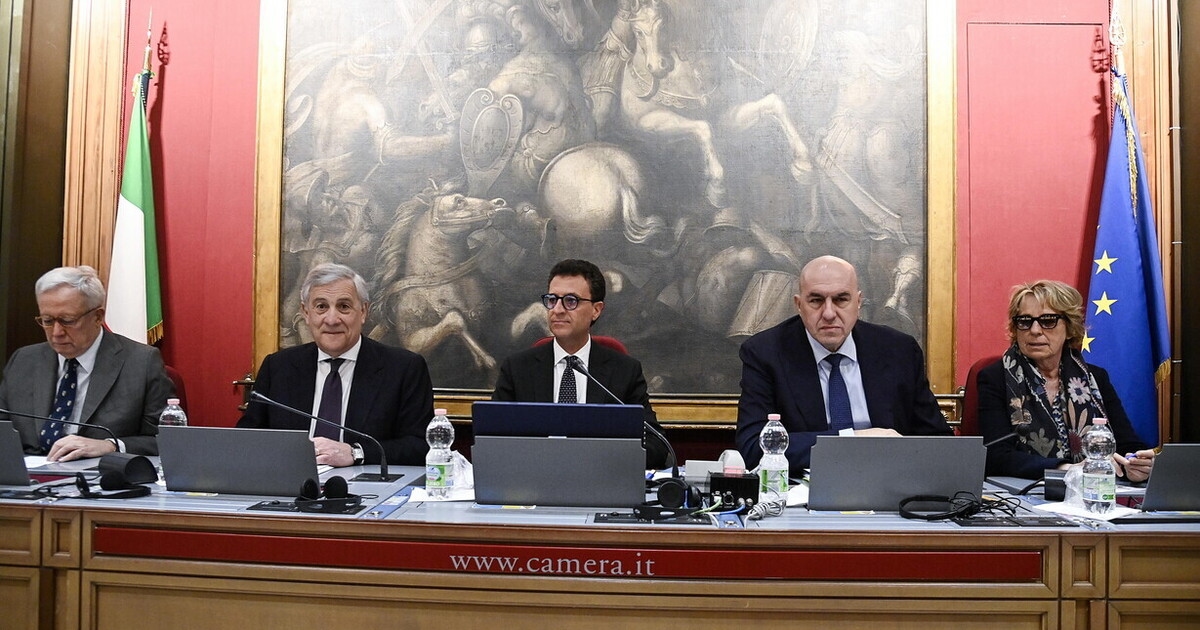 Minardo, der sich Forza Italia anschloss, sagte: „Die Liga ist gescheitert, weil sie persönliche Interessen verfolgt hat.“ Die Vereinbarung der Lega Nord mit Cuffaro