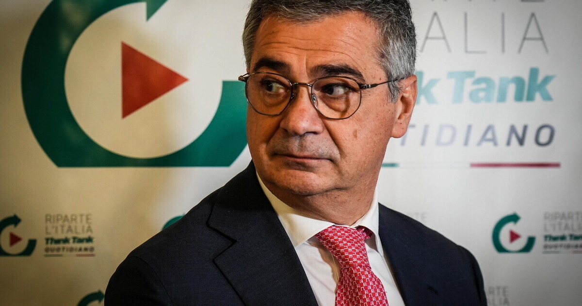 Achter San Carlo. Met Giosy Romano dromen Lega en Forza Italia van De Luca aan de rechterkant in Campanië.