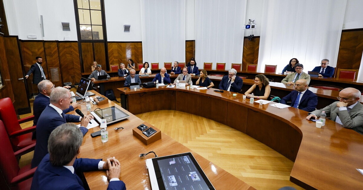 "Beslissende dag." Maar alles op de voormalige Ilva is uitgesteld tot september.