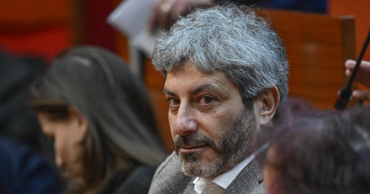 Fico está pronto para subir ao palco com Schlein, esperando por Conte, e com Paolo Siani no topo da lista.