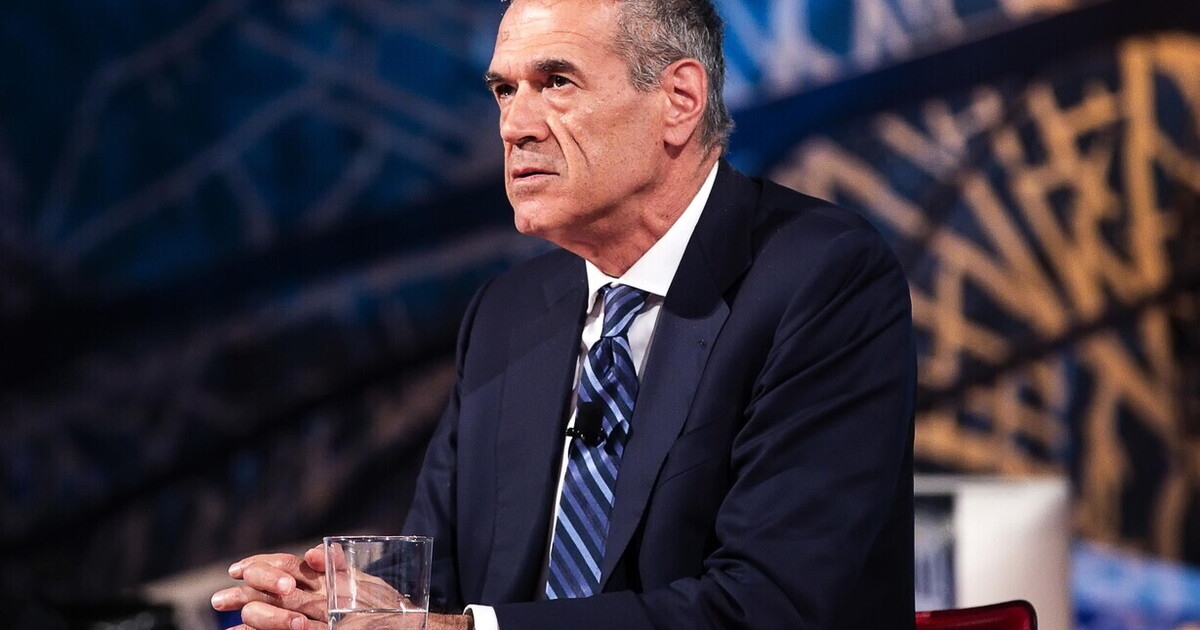 Cottarelli: "A França se italianizou, não está conseguindo encarar a realidade. A manobra? É preciso cautela."