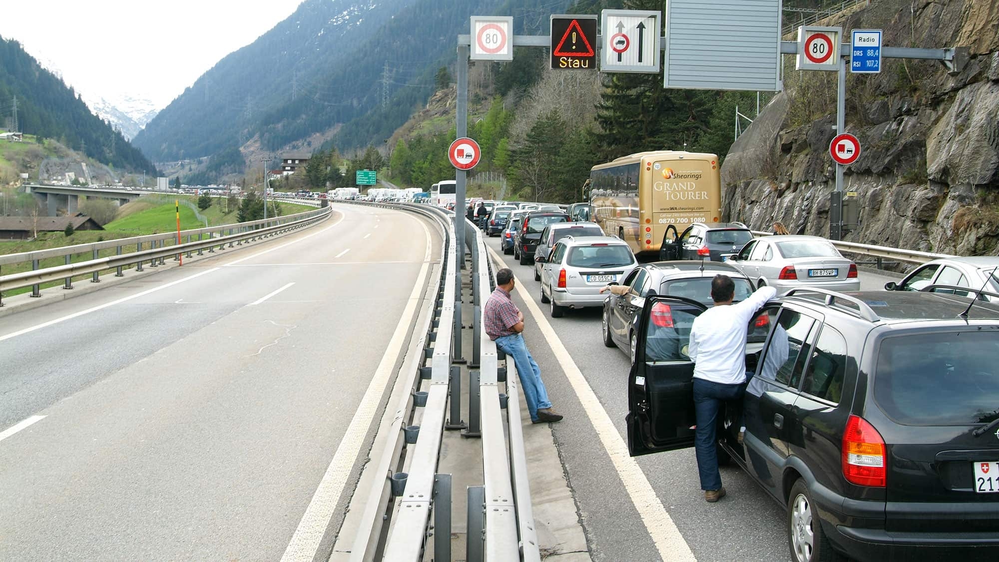 I turisti di passaggio dovranno pagare di più: la Svizzera prevede una tassa di transito
