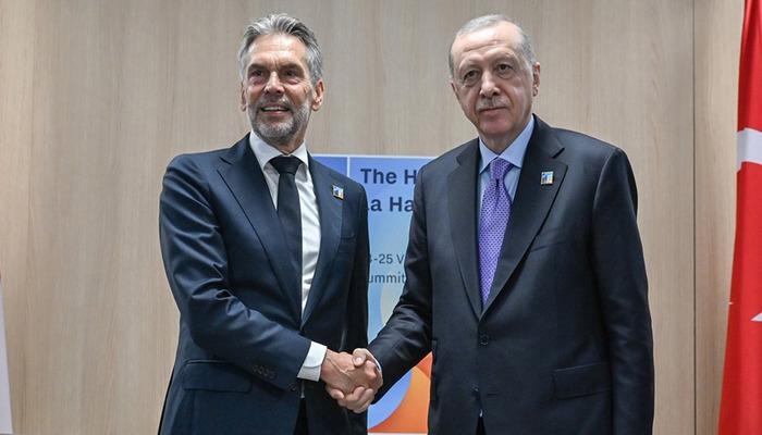 Prezydent Erdoğan spotkał się z premierem Holandii Schoofem