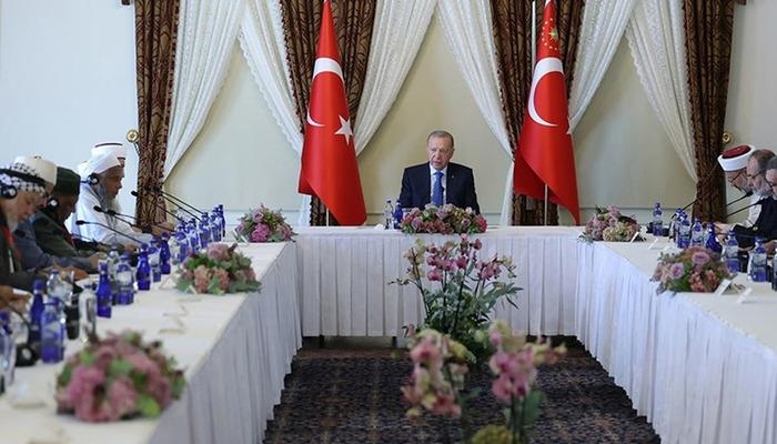 Il presidente Erdoğan ha incontrato gli studiosi islamici