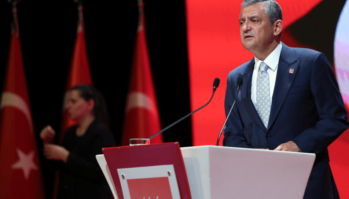Uma delegação CHP, liderada por Özgür Özel, visitou Anıtkabir