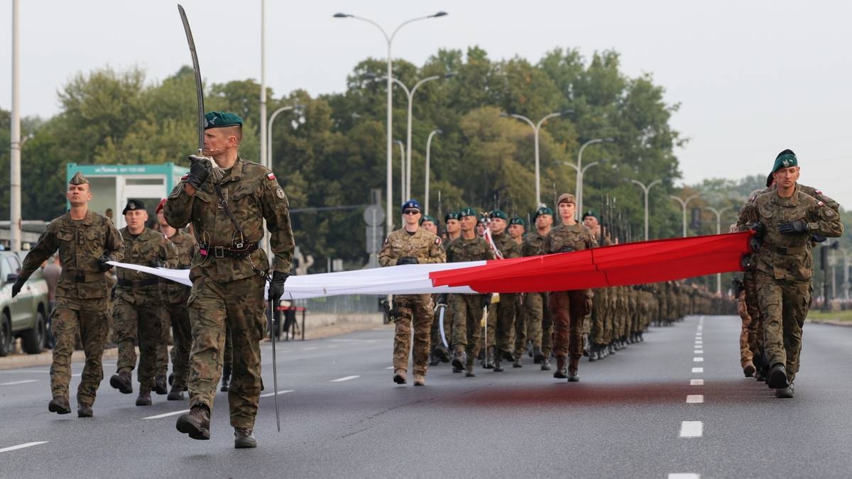 "O maior da história." Os militares estão treinando para o desfile, e equipamentos pesados estão nas ruas.