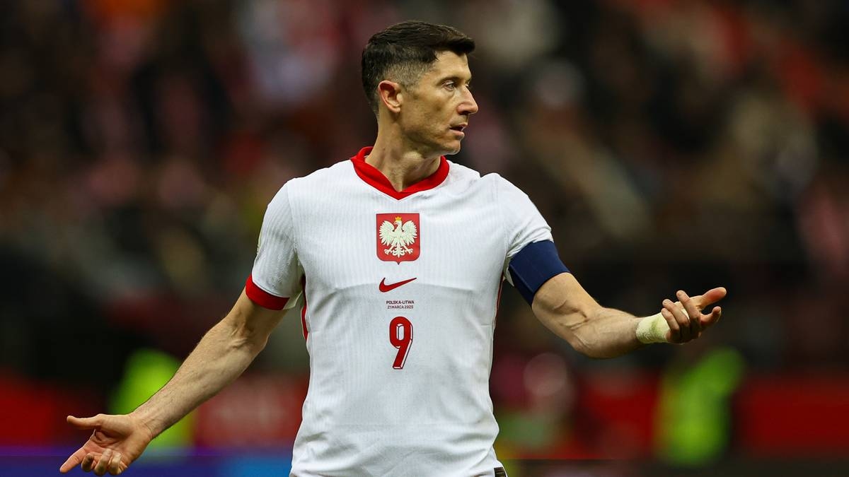 Robert Lewandowski zawiesza grę w reprezentacji. "Utrata zaufania"