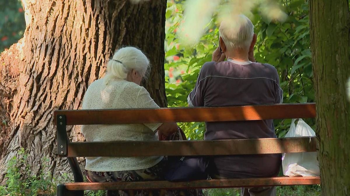 Buenas noticias para las personas mayores. Las personas mayores de 65 años pueden contar con beneficios.