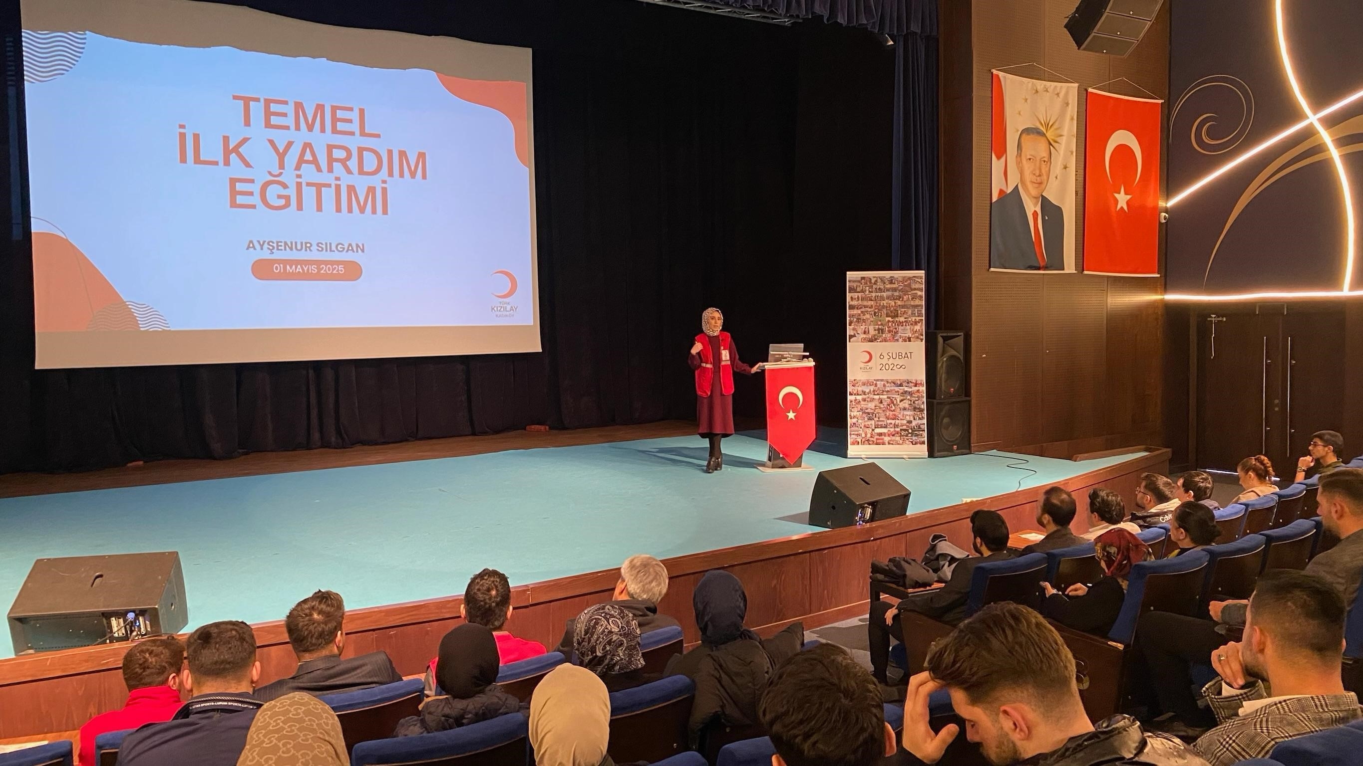 Formation simultanée aux premiers secours pour les jeunes de 39 quartiers d'Istanbul
