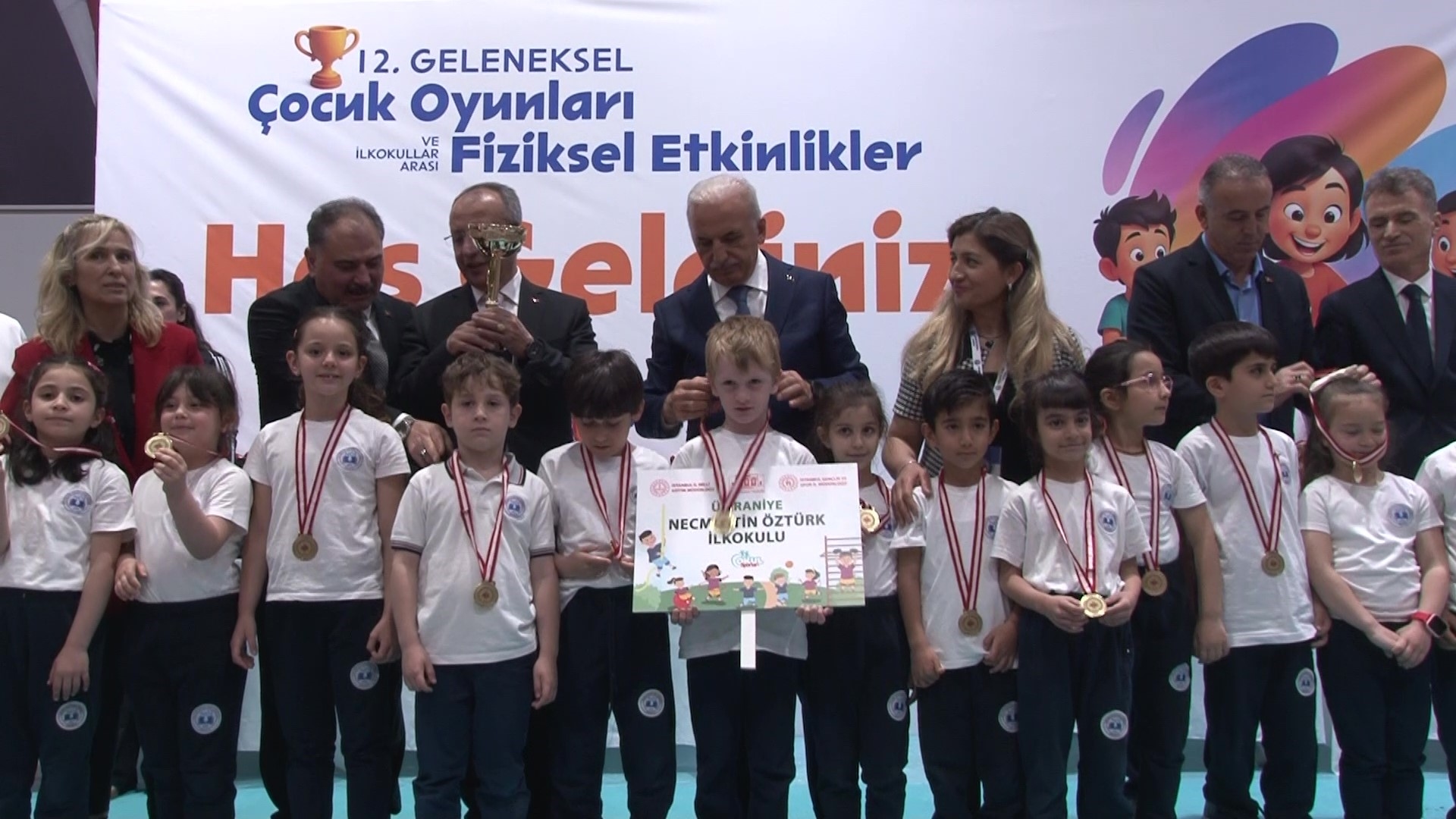 In Ümraniye wurden die Gewinner der „Traditionellen Kinderspiele und körperlichen Aktivitäten zwischen Grundschulen“ ausgezeichnet.