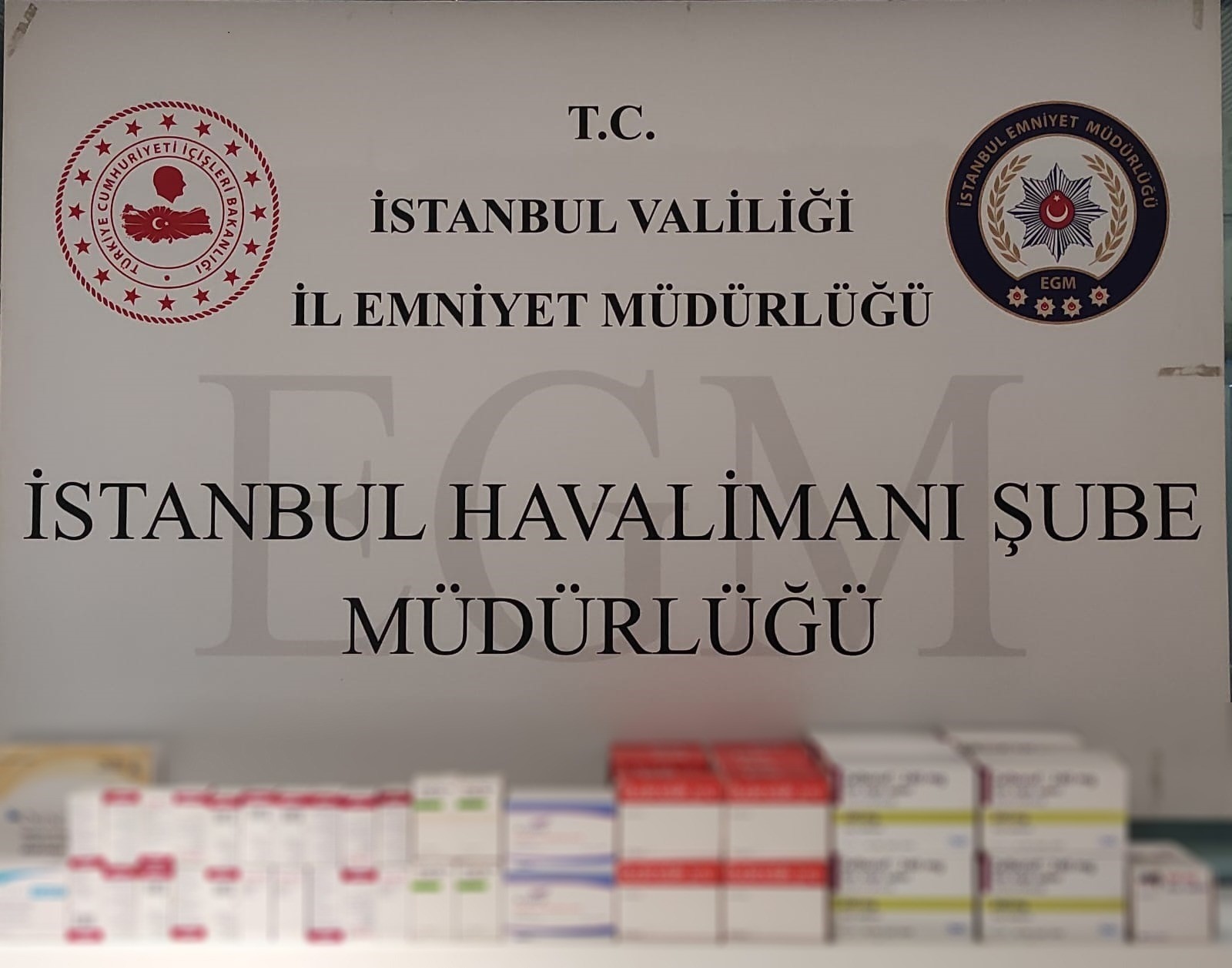 Operação de contrabando de drogas no valor de 12 milhões de liras turcas no Aeroporto de Istambul: 5 detidos