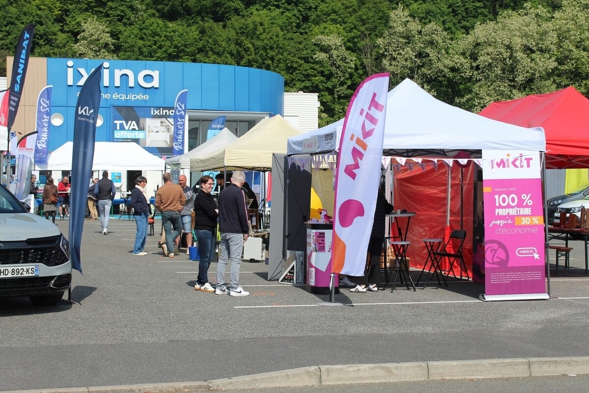 Bauhandwerker auf der Messe