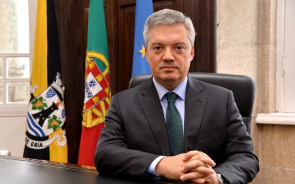 “Apego al poder”: el PSD local celebra la dimisión del alcalde de Gaia