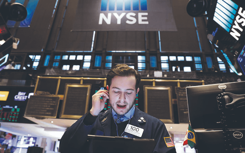 Wall Street è immune alle tensioni geopolitiche e chiude in rialzo. Il petrolio scende bruscamente.