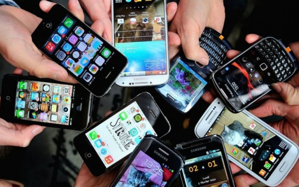 Cumhurbaşkanı, okullarda 6. sınıfa kadar cep telefonu kullanımının yasaklanmasını kararlaştırdı