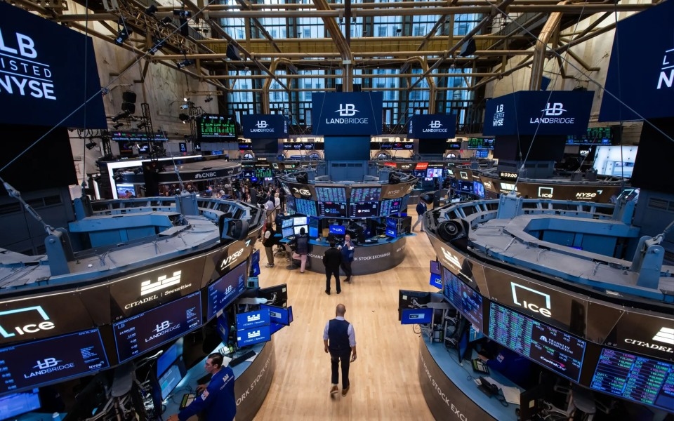 Wall Street zaczyna na minusie, ale wzrost w sektorze opieki zdrowotnej o 500% oznacza otwarcie