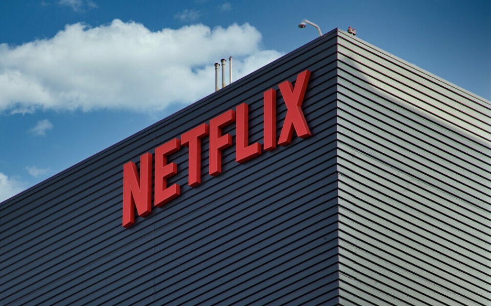 Netflix превращает скандалы в золото стриминга