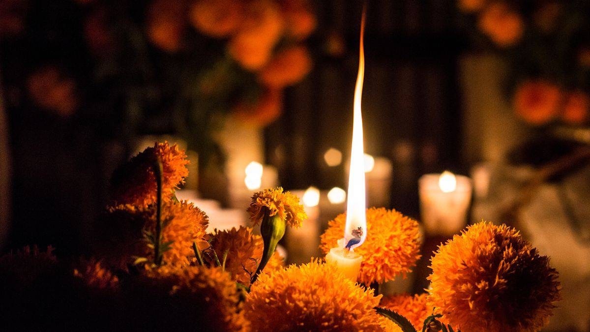 Be careful with candles on your Day of the Dead altar! Follow these recommendations