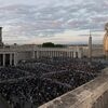 Ein erster Wahlgang erbrachte zum Auftakt des Konklaves nicht die erforderliche Mehrheit für einen neuen Papst.