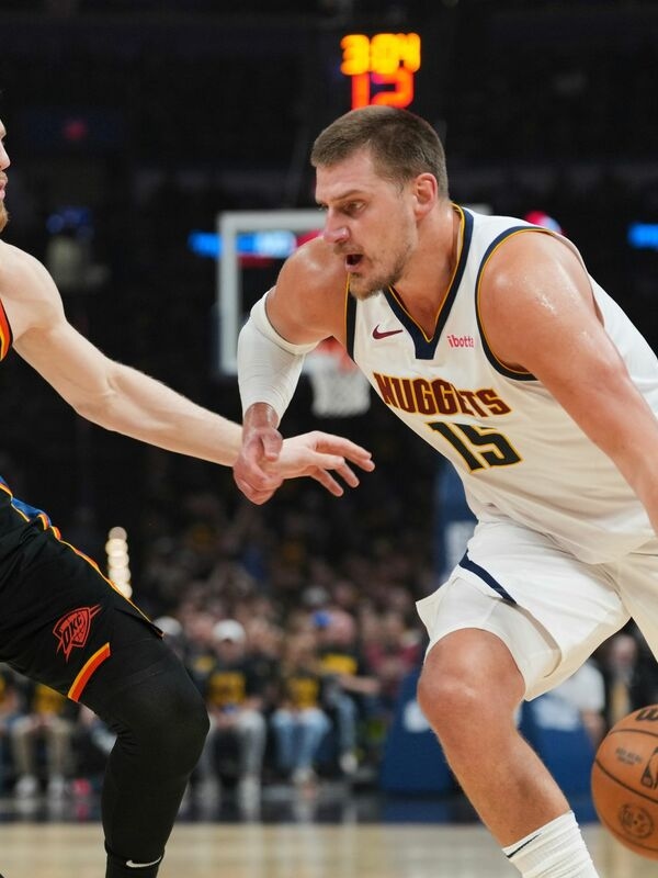 Oklahoma City Thunder przegrywają 1-2 w serii play-off NBA po wyjazdowej porażce z Denver Nuggets.