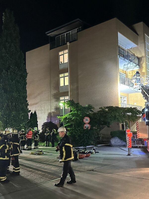 In the middle of the night there is a fire in a Hamburg hospital.