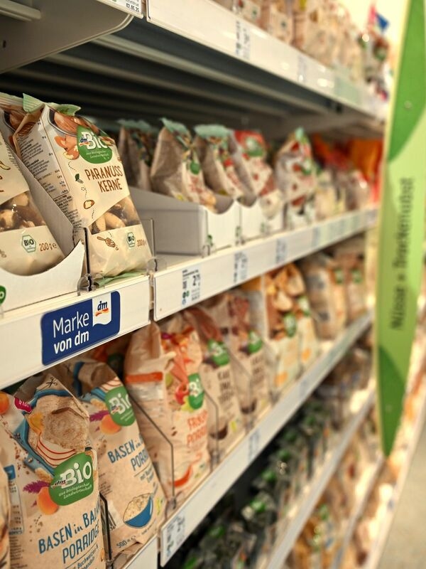 Klanten gaan steeds vaker naar drogisterijen om boodschappen te doen.