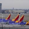 Momento di shock subito dopo il decollo: un aereo inizia improvvisamente a scendere sopra la California.