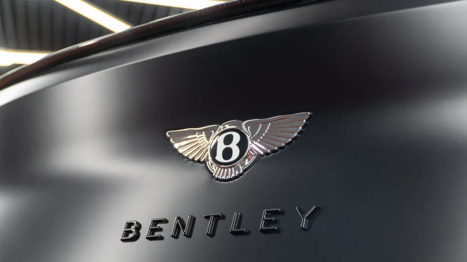 Bentley aktualisiert Pläne und verlängert die Lebensdauer von Verbrennungsmotoren.