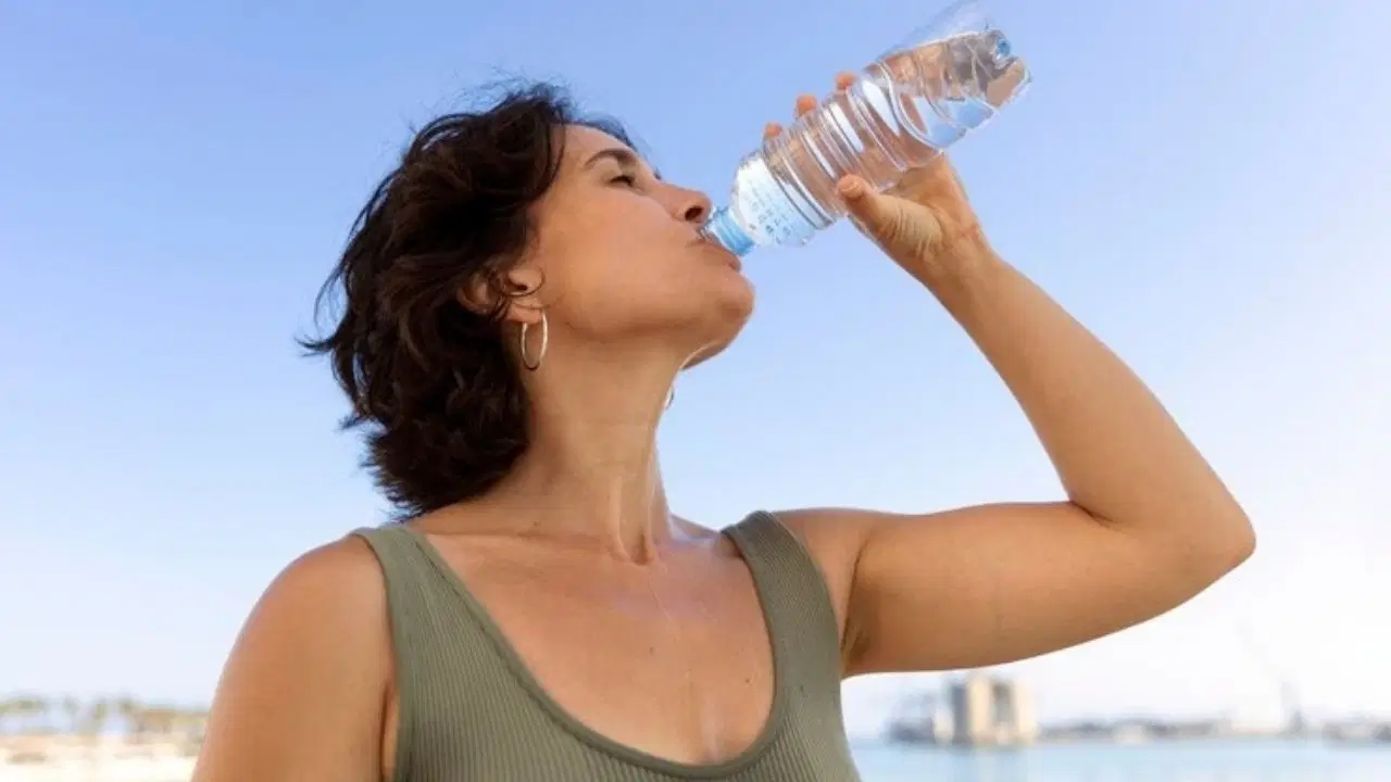 Dehydration triggers stress alarm in the brain