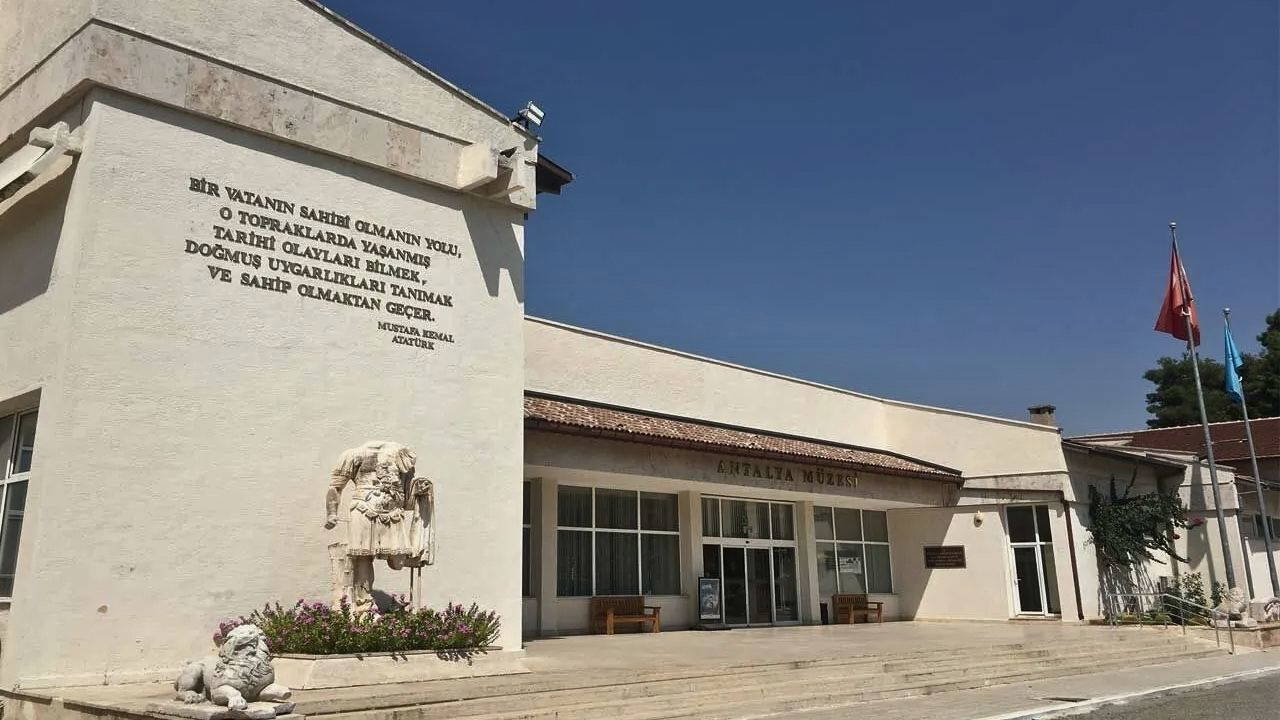 El Ministerio ha decidido cerrar el Museo de Antalya a los visitantes.