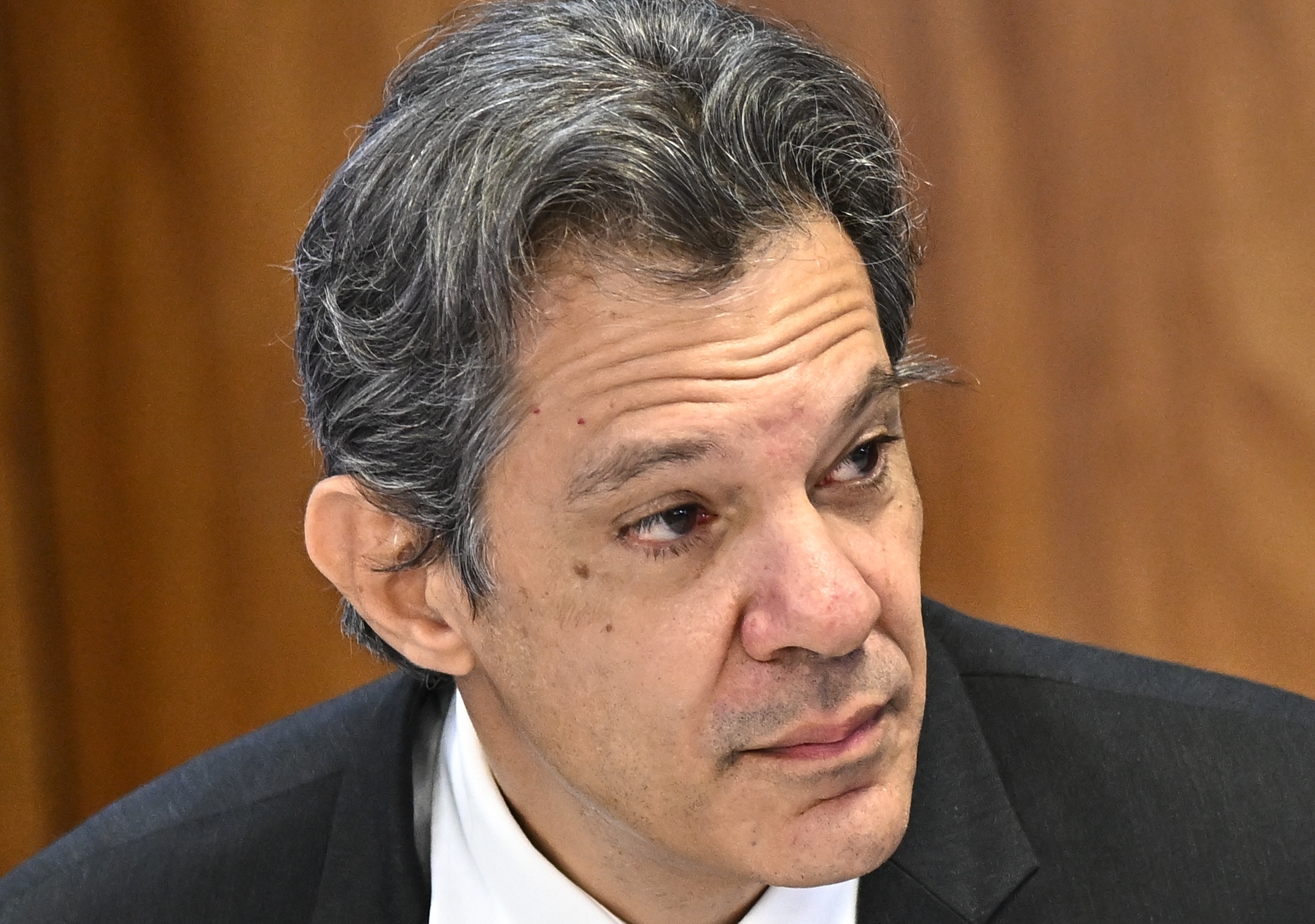 Haddad, Milei'nin ekonomideki başarısını küçümsüyor ve uyumun yüksek sosyal maliyetine dikkat çekiyor