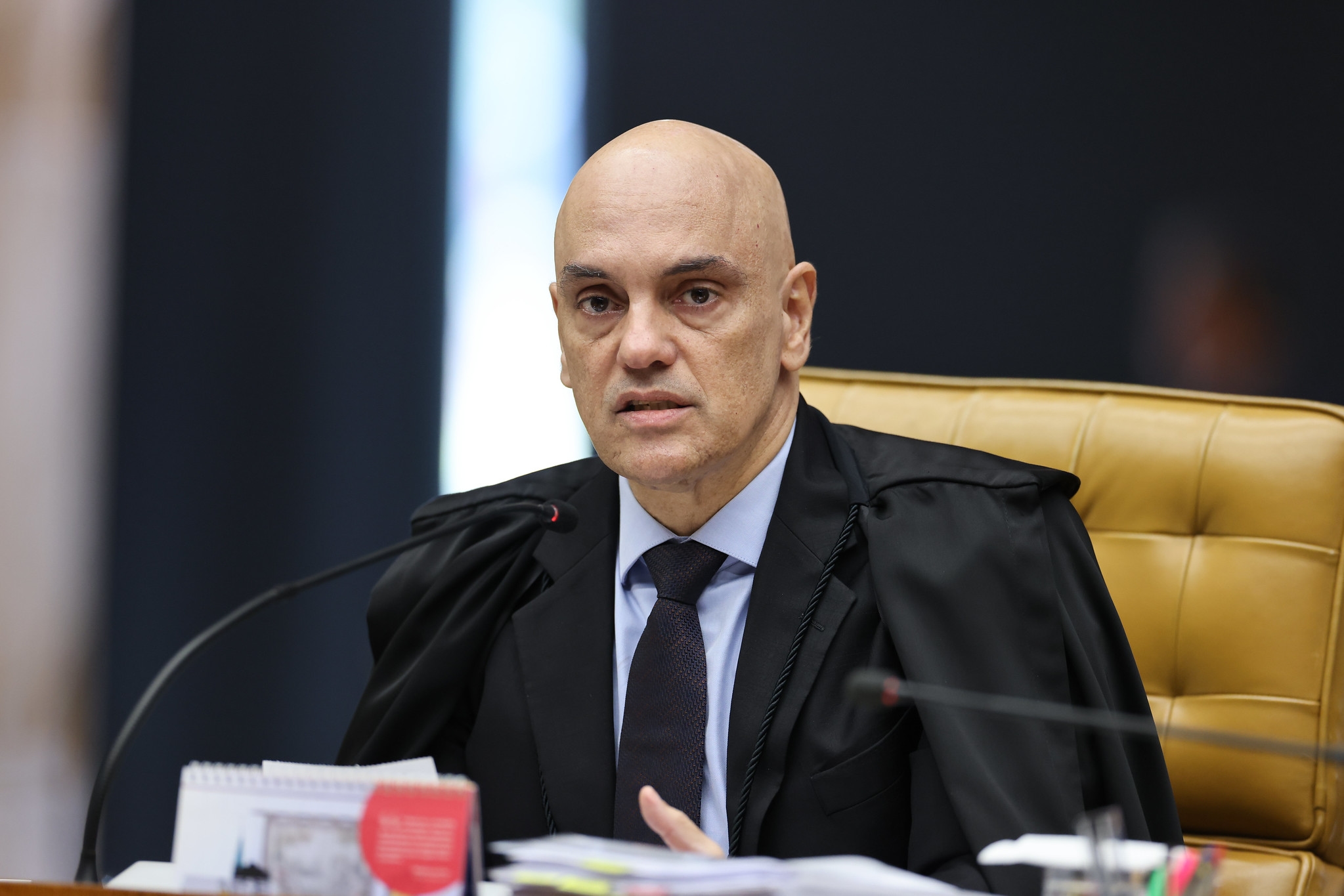 I giuristi mettono in discussione la decisione di Moraes di indagare sul giudice