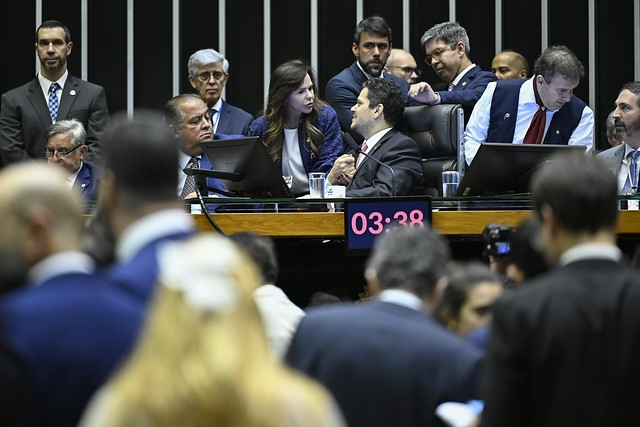 Congreso anula vetos de Lula a reforma tributaria y aumenta impacto en facturas de luz