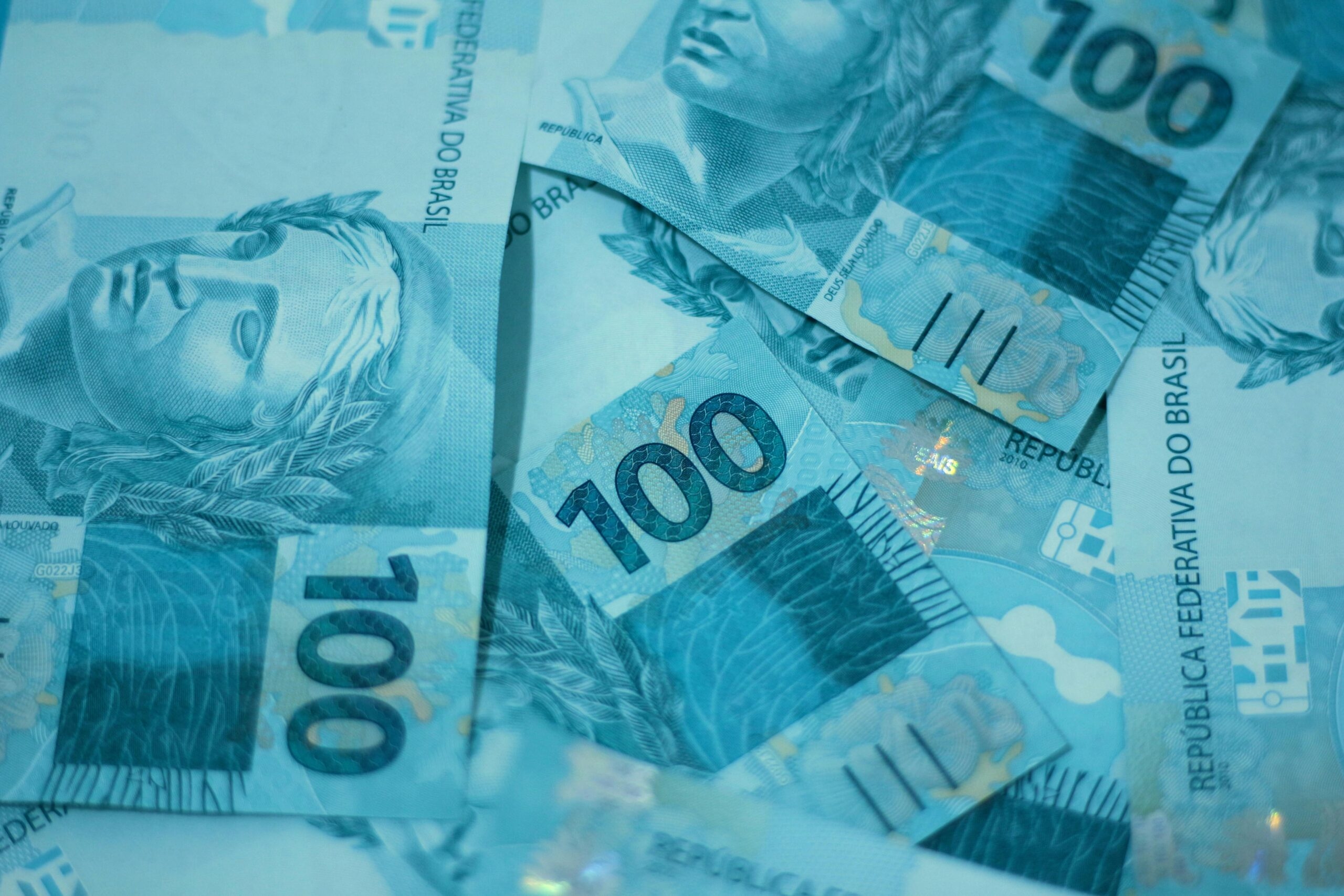 Controlla quando inizierà a essere effettuato il pagamento del terzo lotto di rimborsi dell'imposta sul reddito.