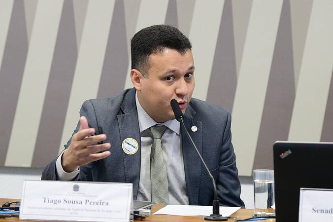 ANAC director says expensive airport shopping helps reduce fares