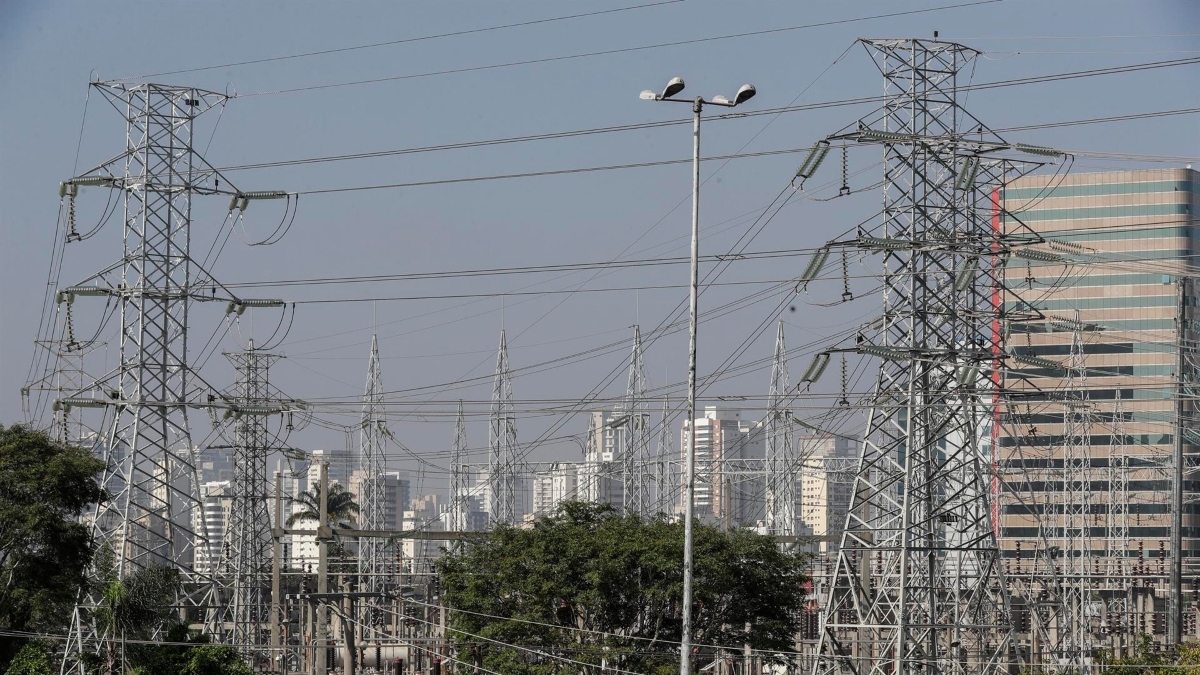 Blackout hits 9 states and the Federal District after fire at substation in Paraná